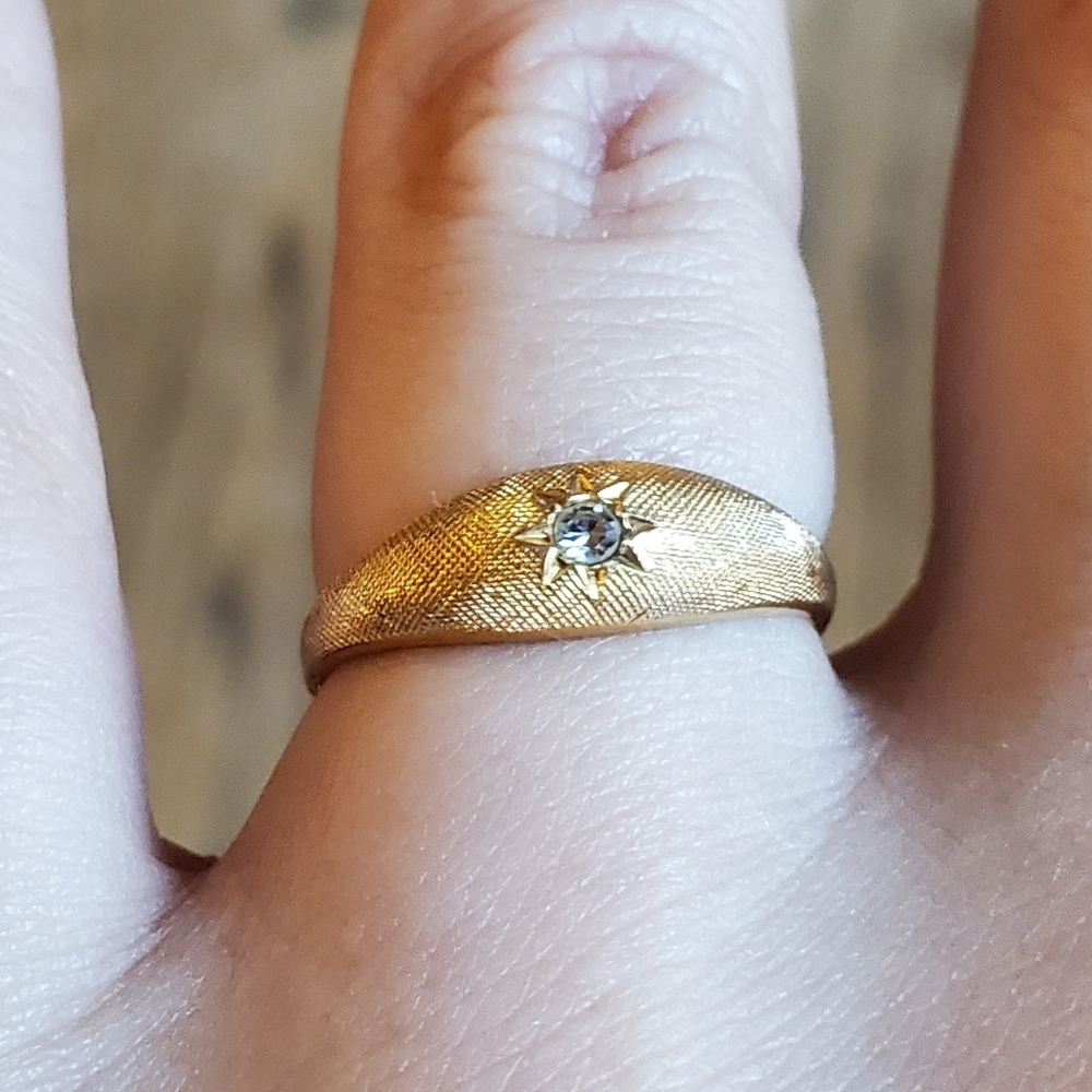 *RARE* Vintage Avon Dainty Gold Star Ring